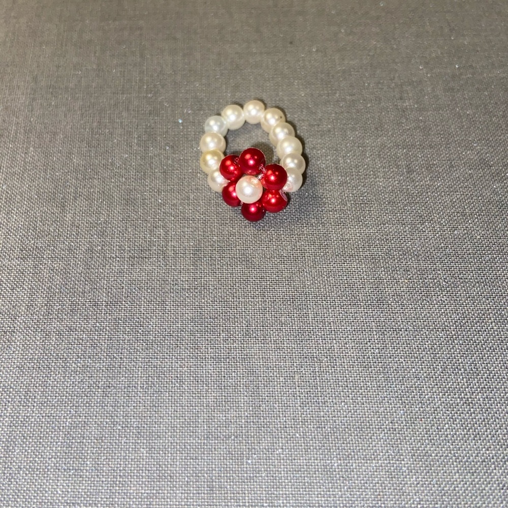 Handmade Glass Bead Daisy Flower Ring - Picture 4 of 4